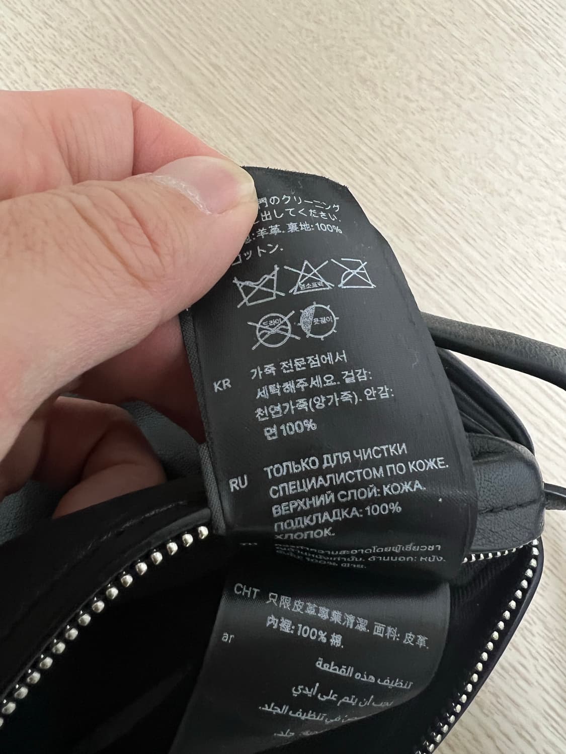 COS 코스 개더드 레더 숄더백 블랙(양가죽 100%) 상품이미지5