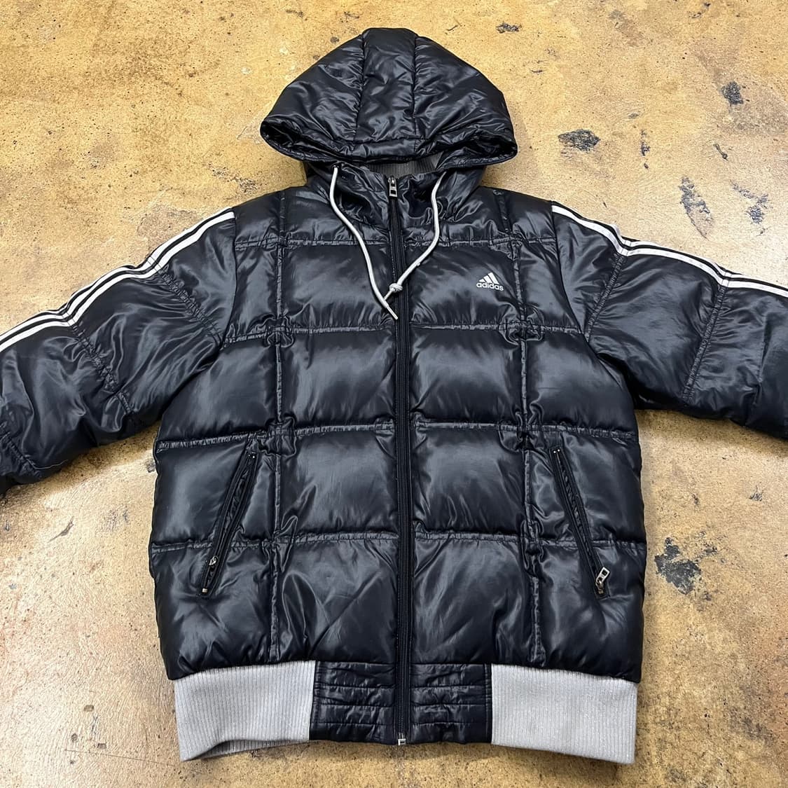 아디다스 블랙 실버 후드 숏패딩 95 상품이미지3