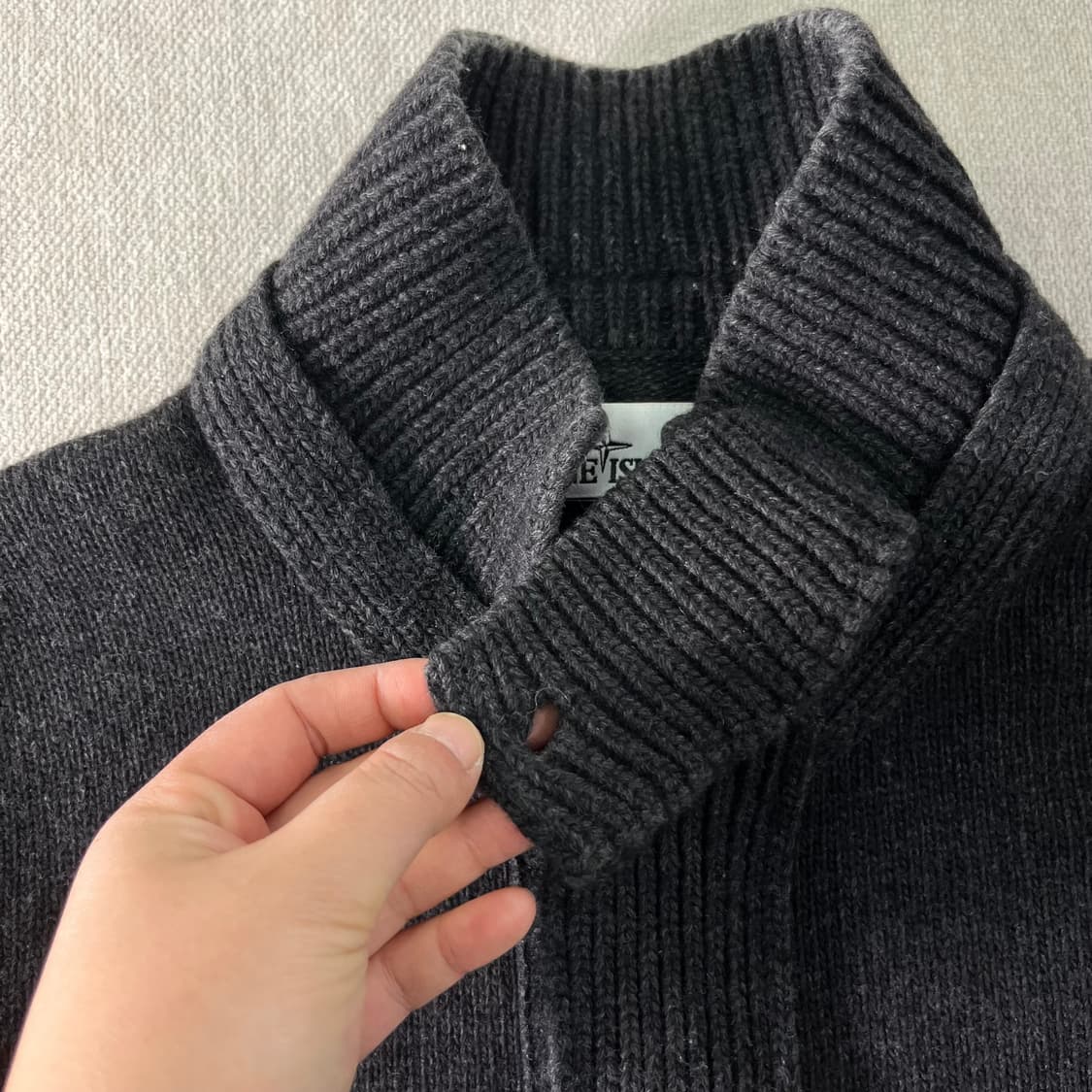 95 스톤아일랜드 16FW 챠콜 니트 집업 상품이미지3