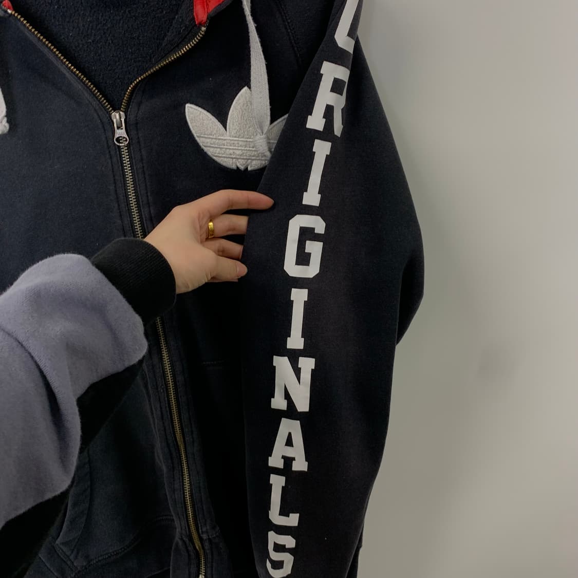 아디다스 덤블로고 블랙 후드집업 상품이미지5