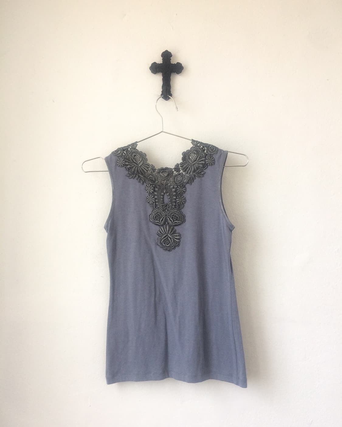Back lace point sleeveless 상품이미지1