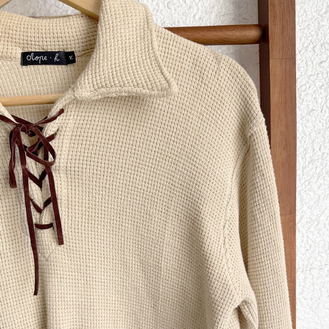 크림 와플 레이스업 니트 티 상품이미지3