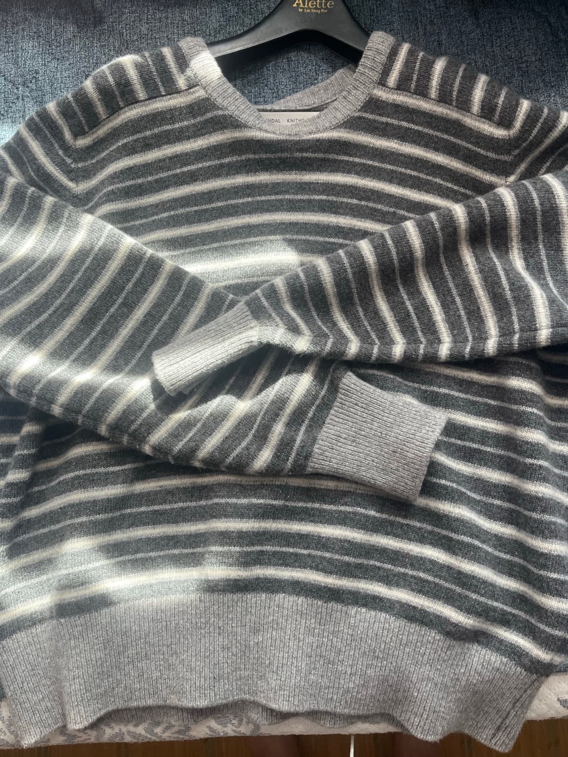 문달 pencil stripe knit in gray 상품이미지1