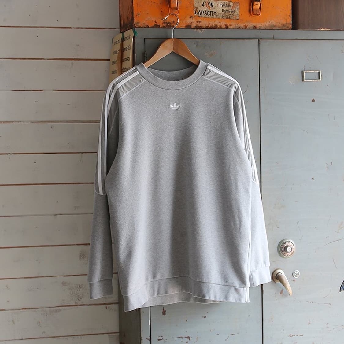 (착용컷) 아디다스 맨투맨 (남성용 103) 상품이미지1