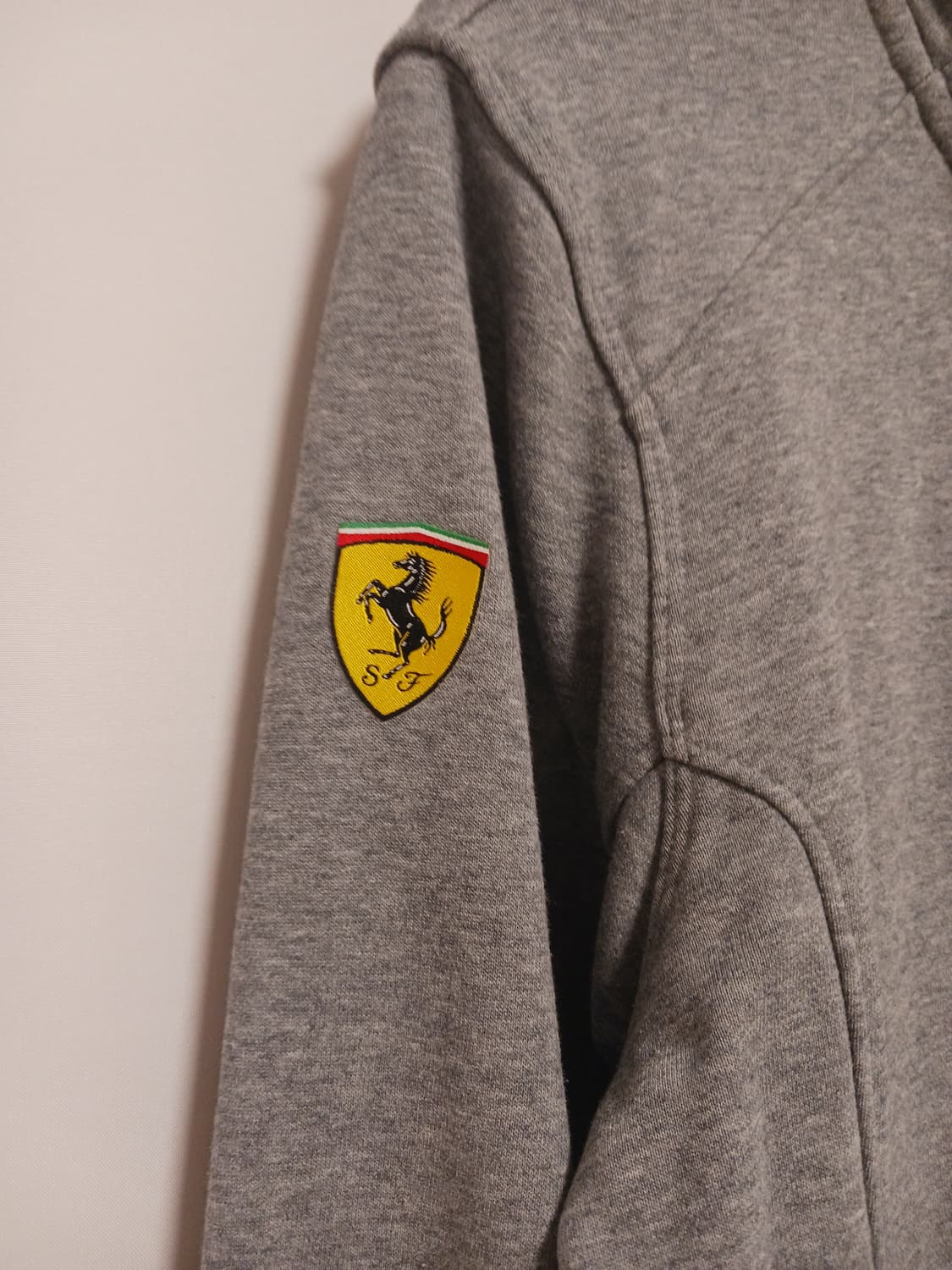 푸마 올드스쿨 레이싱 페라리 집업 상품이미지4