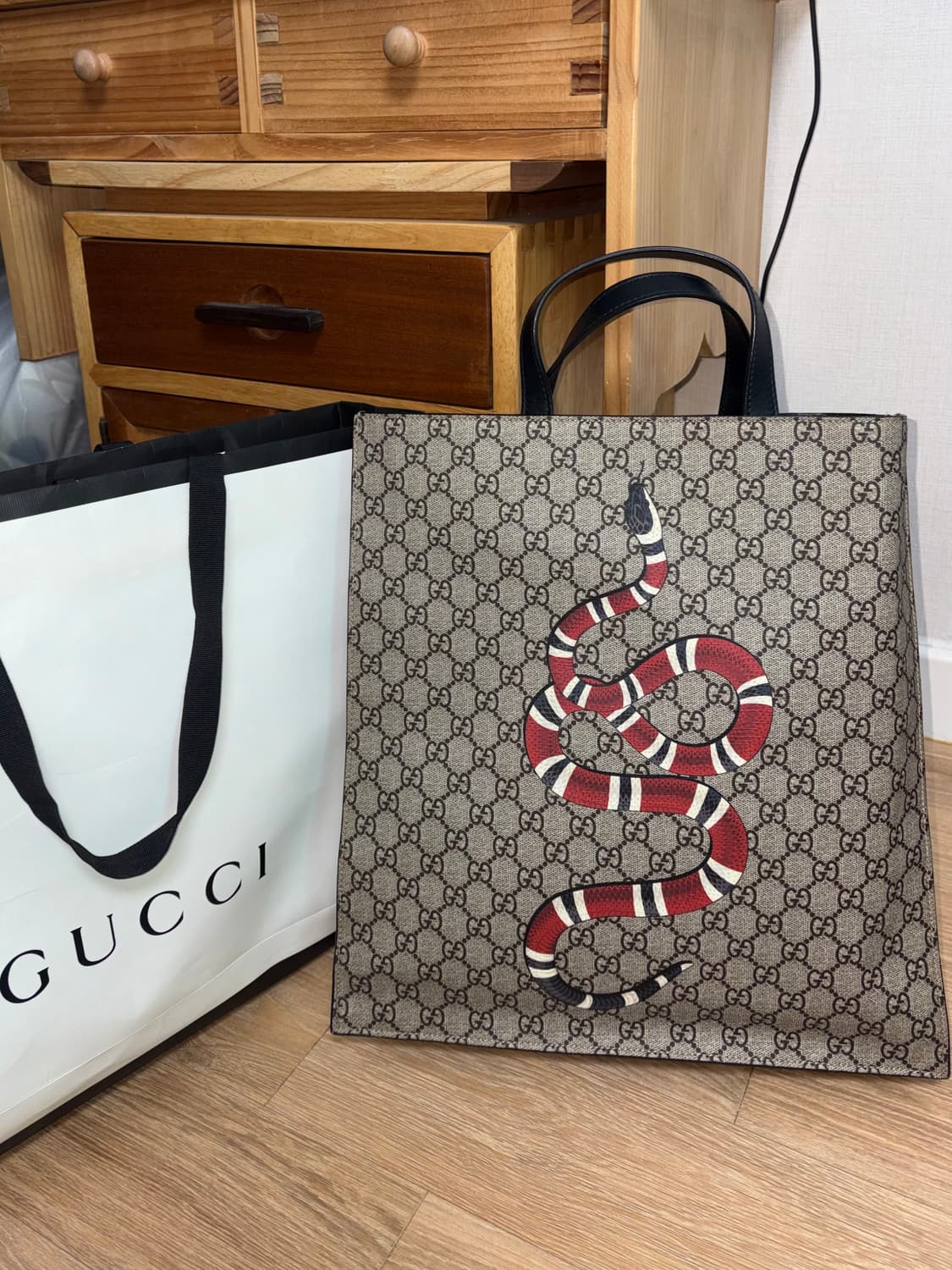Gucci GG Supreme Kingsnake Tote Bag 상품이미지2