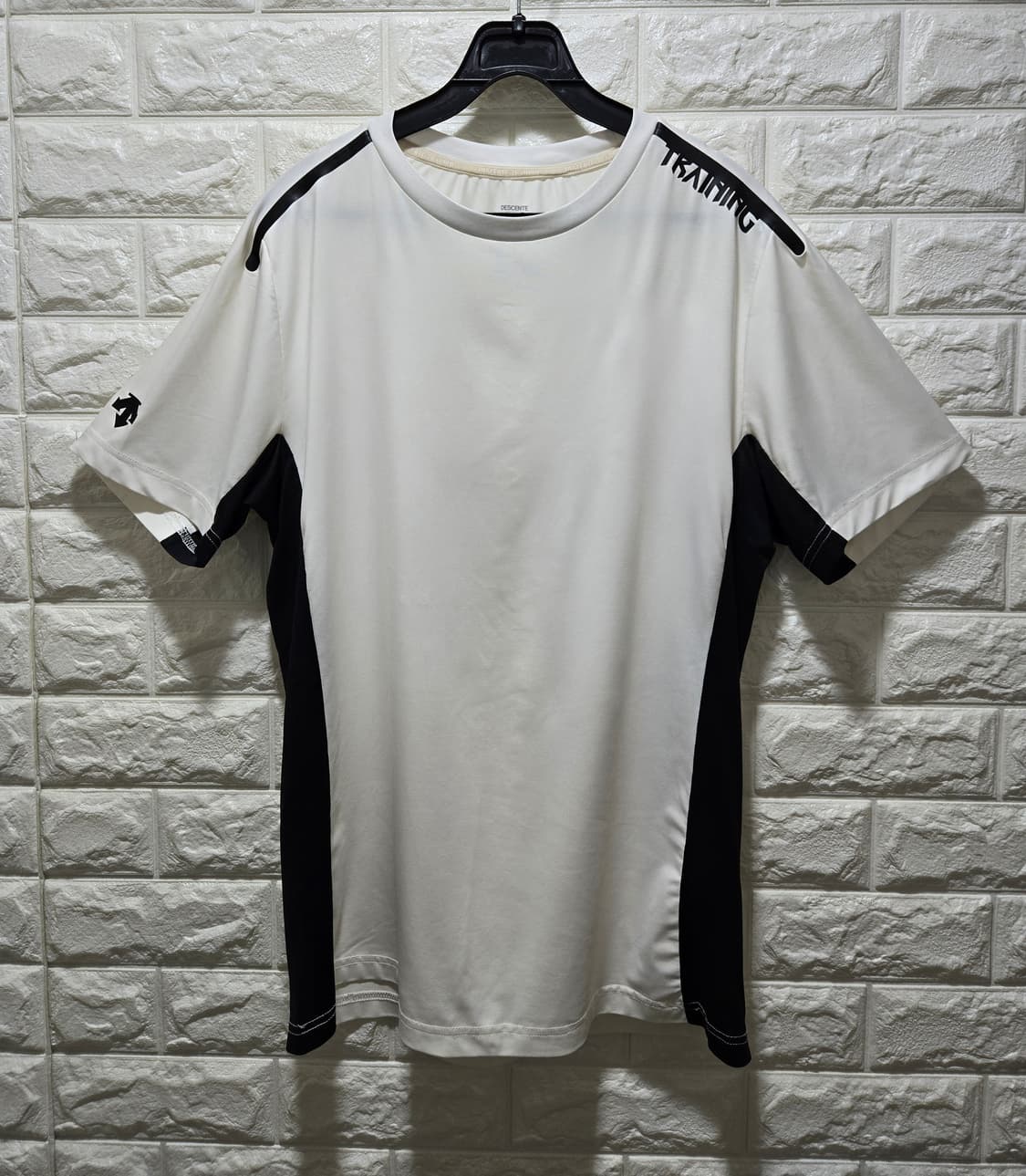 데상트 기능성 반팔티 100 상품이미지1