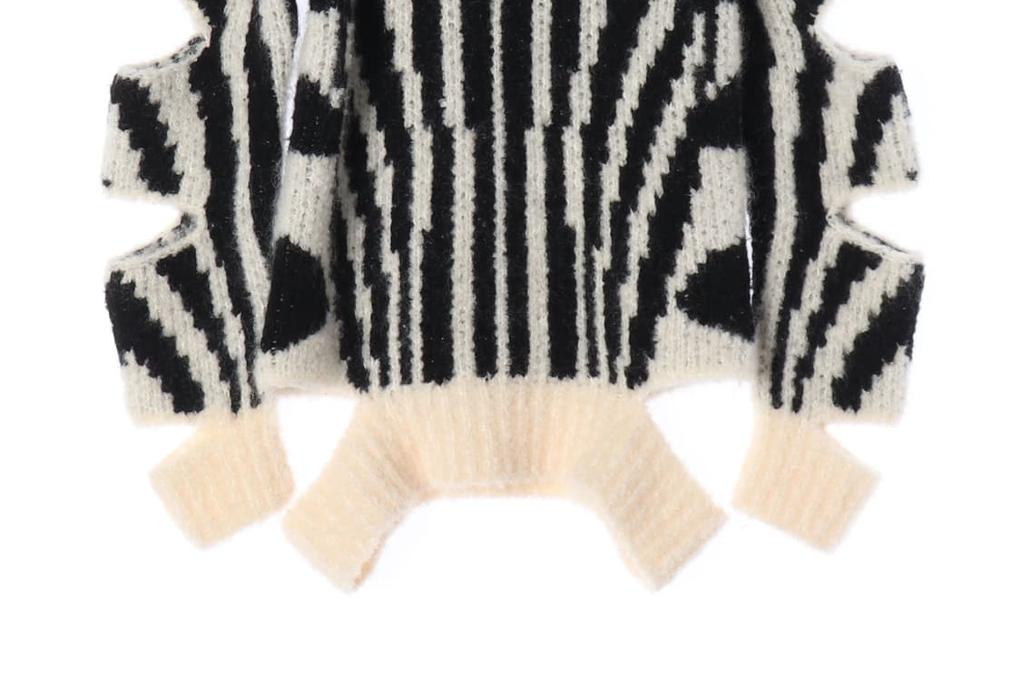 (새상품) 버버리 컷 아웃 오버사이즈 울 캐시미어 니트 스웨터 상품이미지4