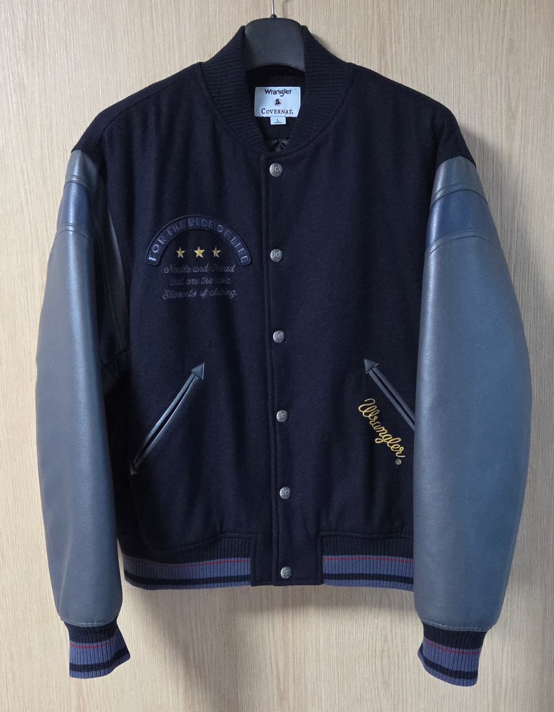 (착샷) 커버낫 x 랭글러 바시티 스타디움 자켓 상품이미지1