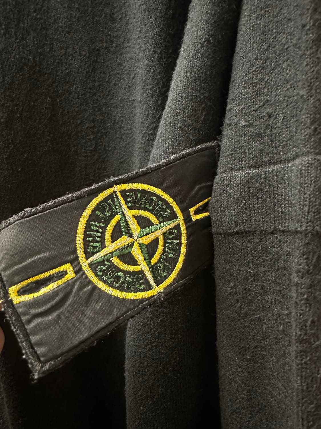 (XXL)스톤아일랜드 와펜 커프스 니트 블랙 상품이미지4