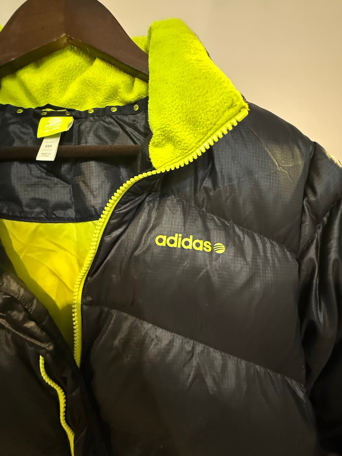 아디다스 네오 레이블 형광 빅로고 다운패딩 95 / 택포 상품이미지4