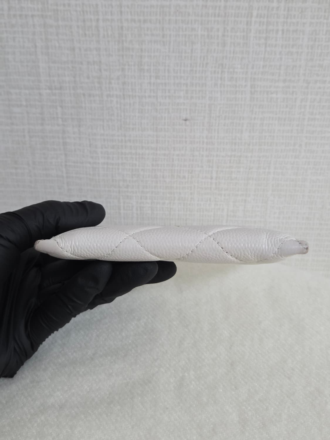 샤넬 클래식 캐비어 카드지갑 화이트 금장 상품이미지5