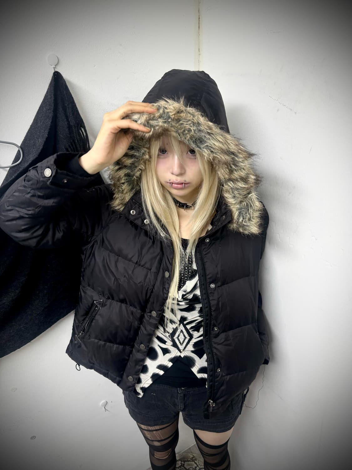 “Vintage” Y2K Mood Black Fur Padding 상품이미지1
