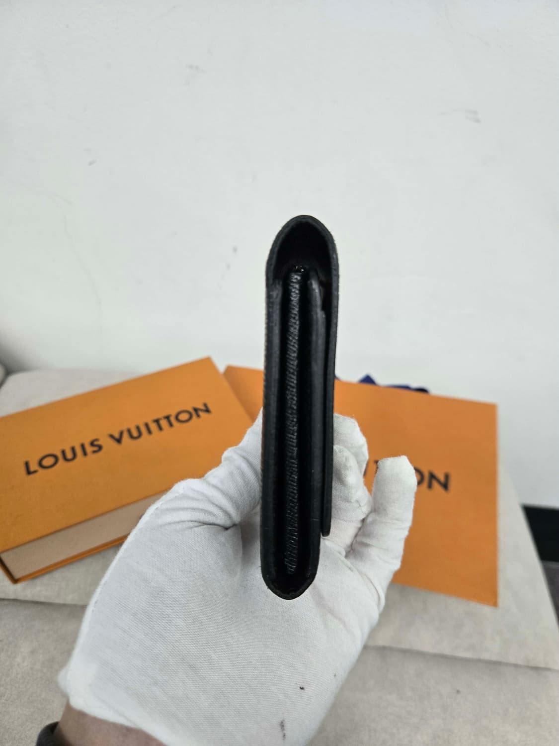 [보증서 정품] 루이비통 앙프렝뜨 카퓌신 장지갑 상품이미지1