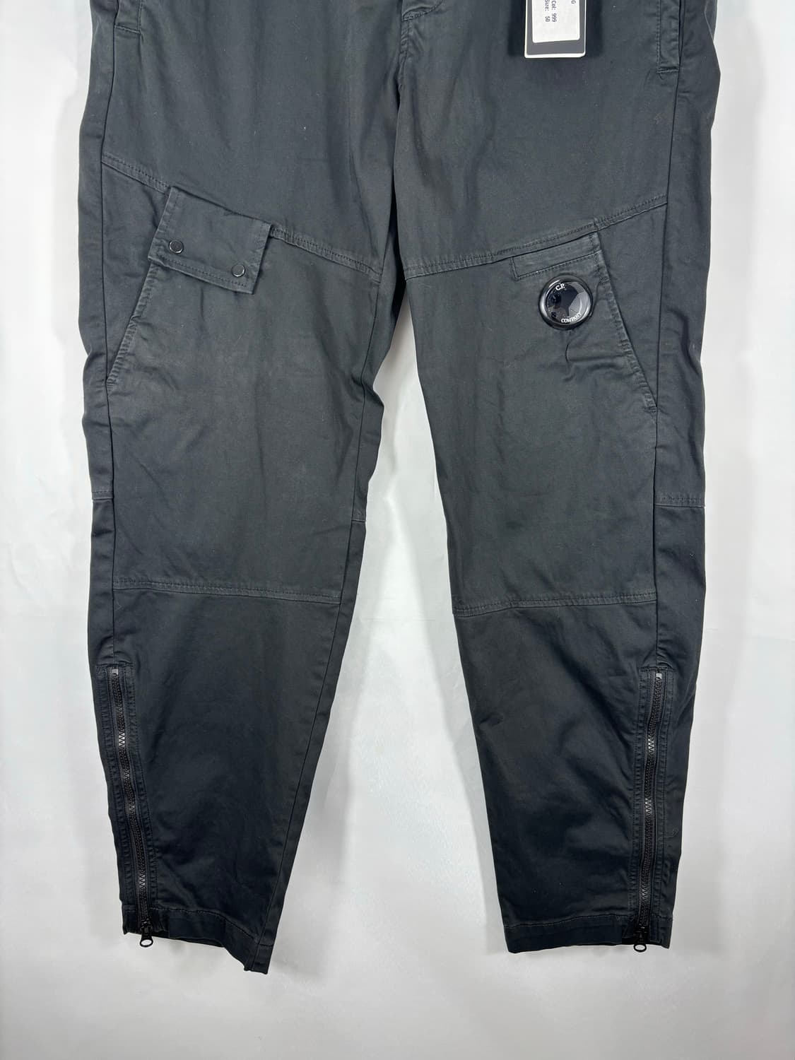 (새상품)CP컴퍼니 렌즈와펜 카고팬츠 블랙 50 상품이미지3