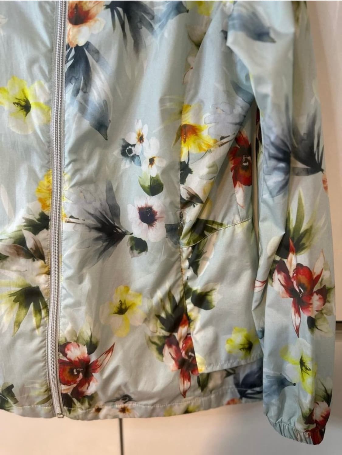 블랙야크 플라워 패턴 바람막이 자켓 상품이미지2