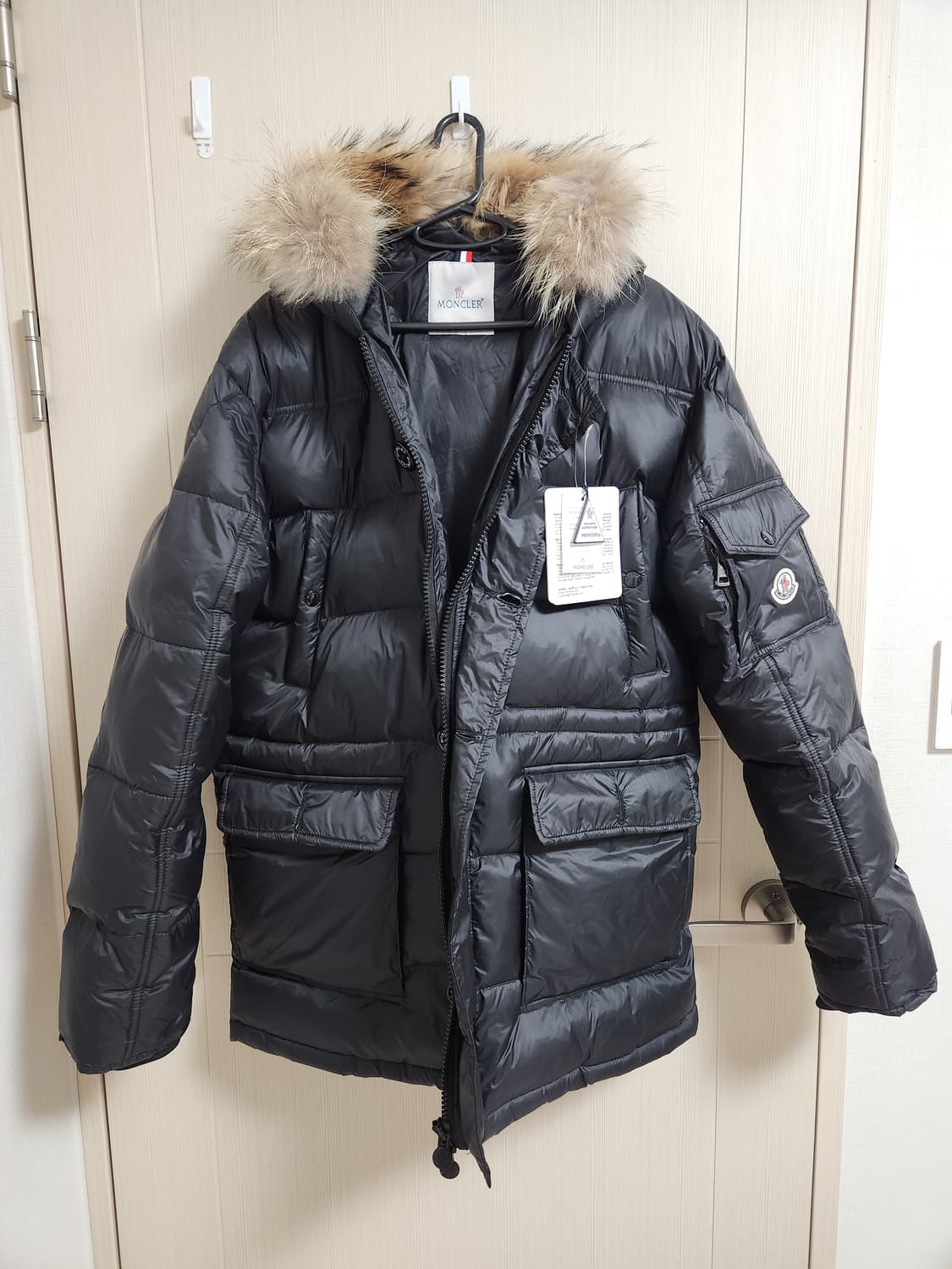 몽클레어 아프톤 블랙 패딩 상품이미지1