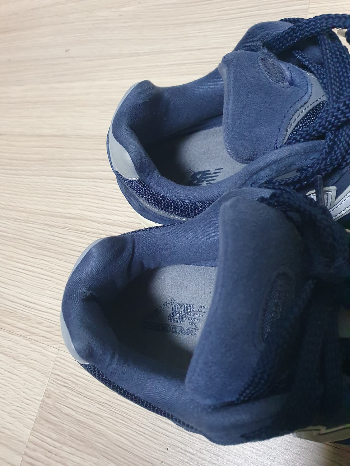 뉴발란스 2002R 네이비 운동화 245 상품이미지8