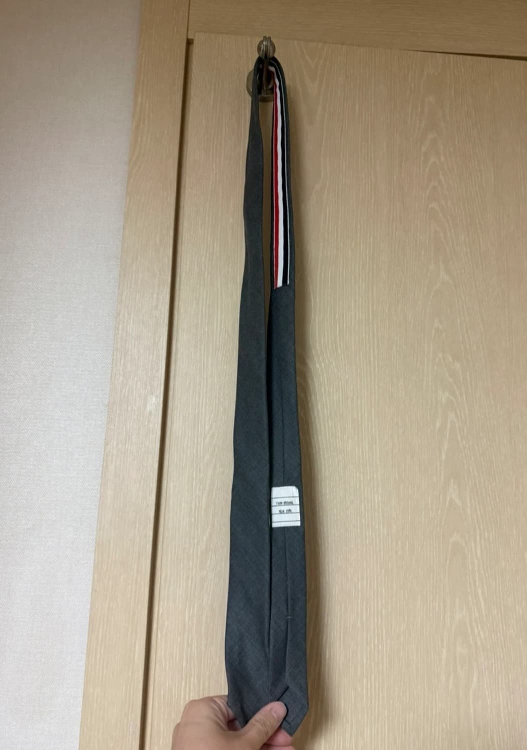 톰브라운 그레이 넥타이 상품이미지1