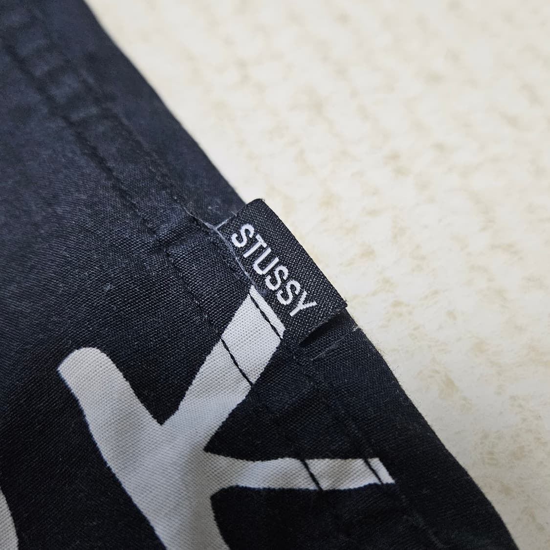 [희귀템🔥]14fw 스투시 월드투어 레터링 블랙 셔츠 상품이미지7