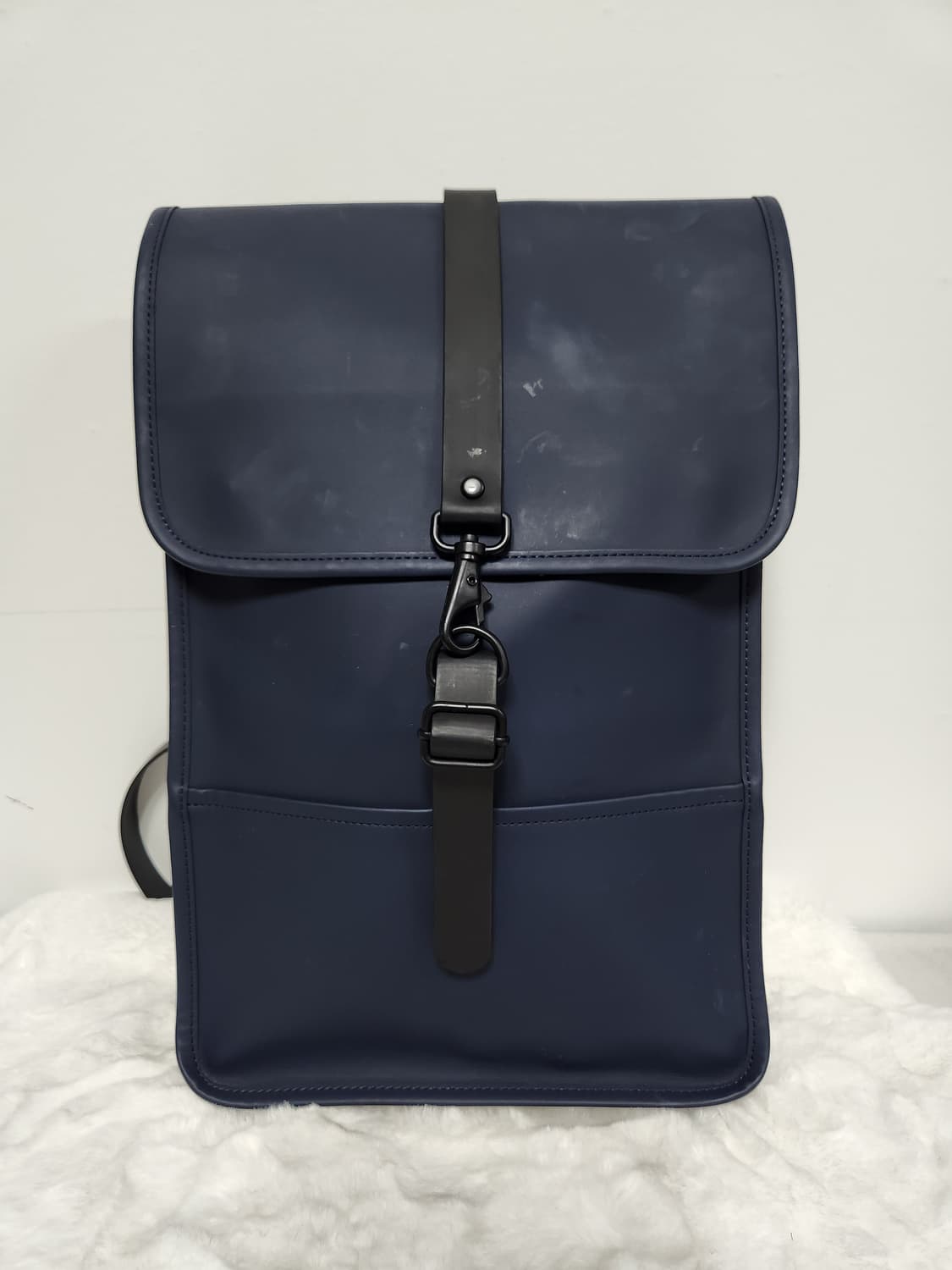 레인스 롤탑 백팩 네이비 상품이미지1