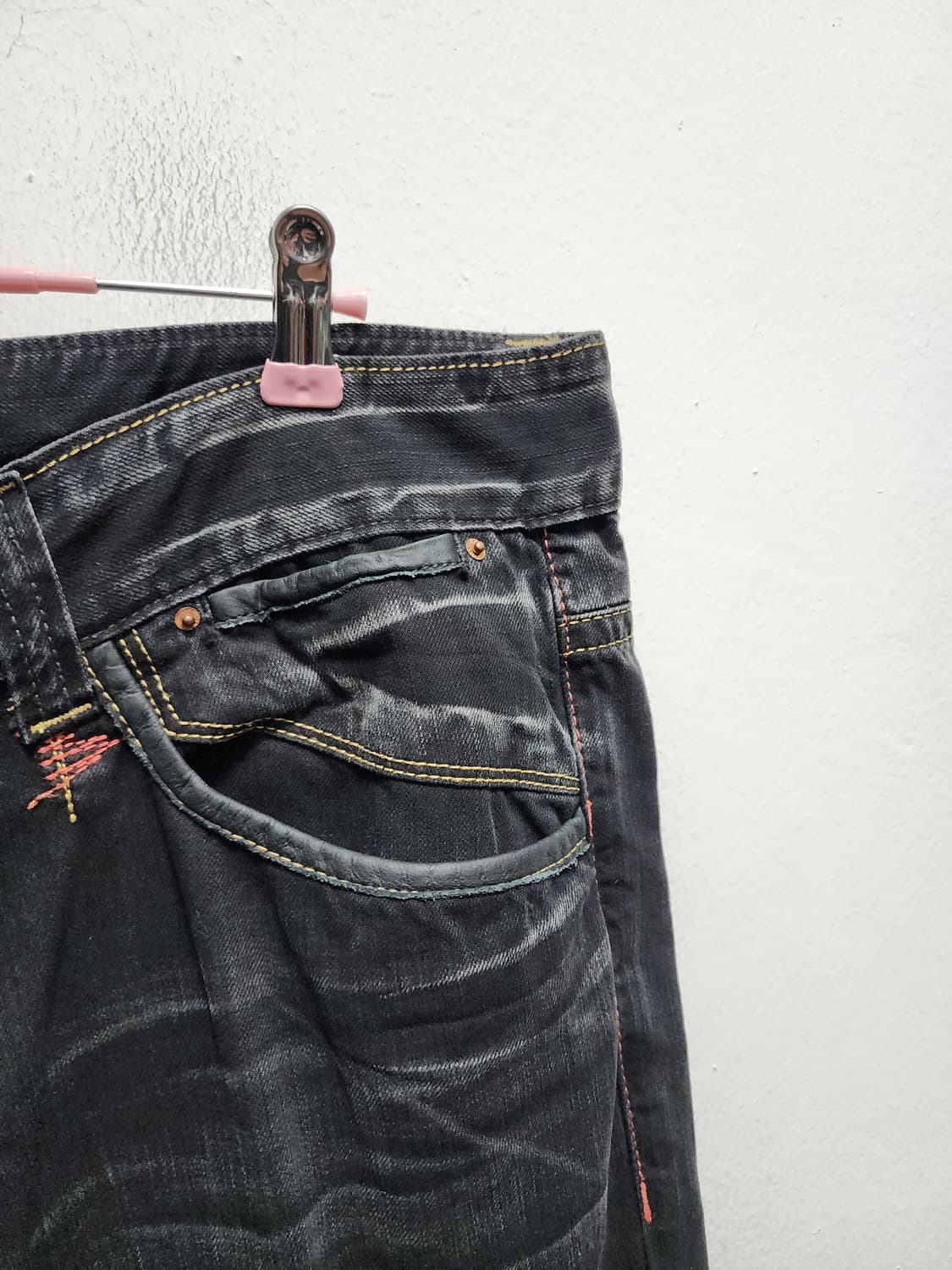 EXR 올드스쿨 가죽벨트고리 레터링 흑청바지 상품이미지3