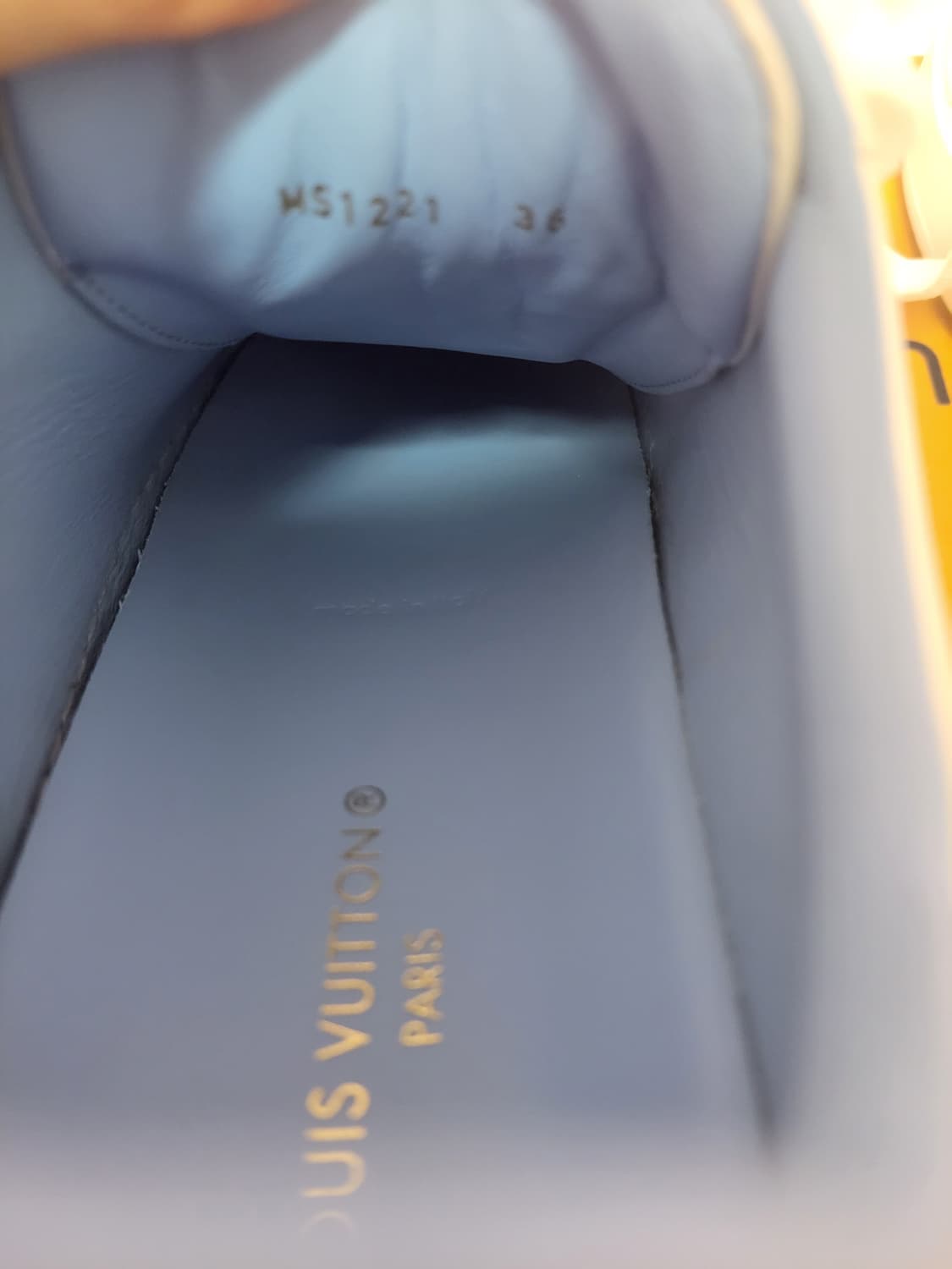 정품)급처명품세탁완료상태좋음!루이비통 리본 타임아웃 태연 스니커즈 운동화 상품이미지3