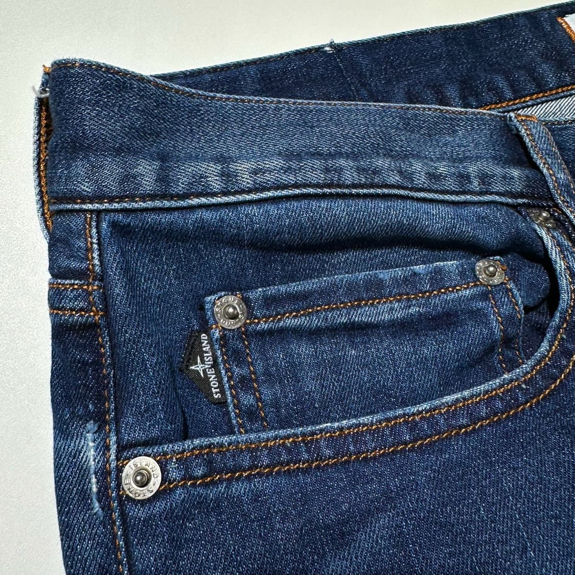 (매장판) 스톤아일랜드 백포켓 와펜 데님 팬츠 상품이미지7
