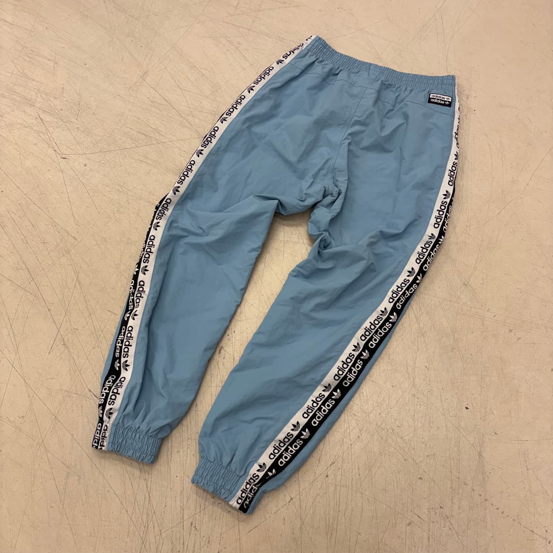 아디다스 사이드라인 스카이블루 조거 팬츠 상품이미지3