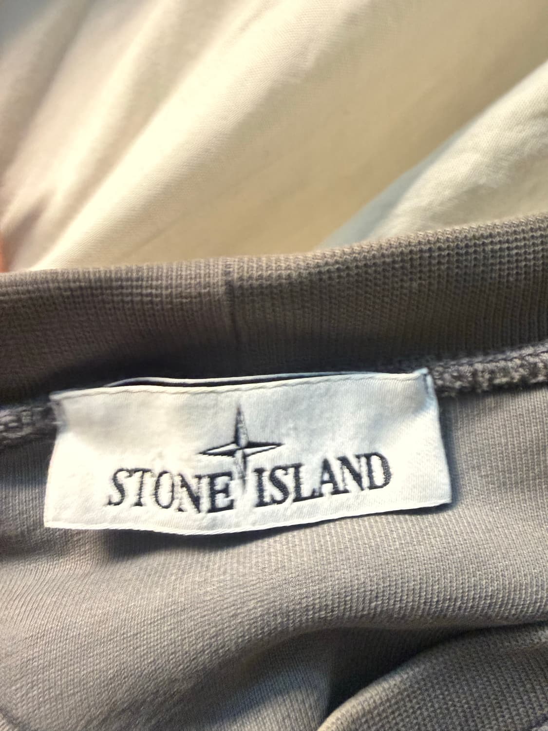 스톤아일랜드 맨투맨 다크그레이 상태좋음 상품이미지5