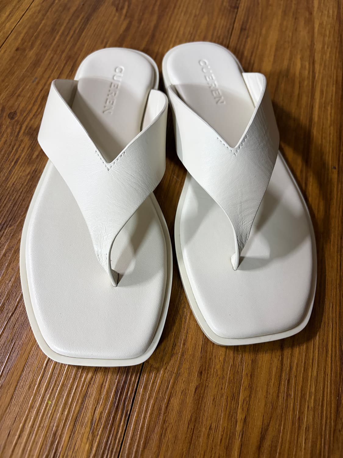 쿠에른 EZE 06 아이보리 판매합니다(240) 상품이미지2