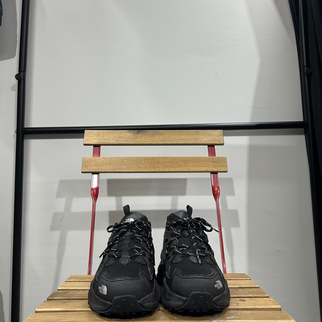 260) 노스페이스 스니커즈 남성 남지 트레킹화 헥사 V2 블랙 상품이미지2