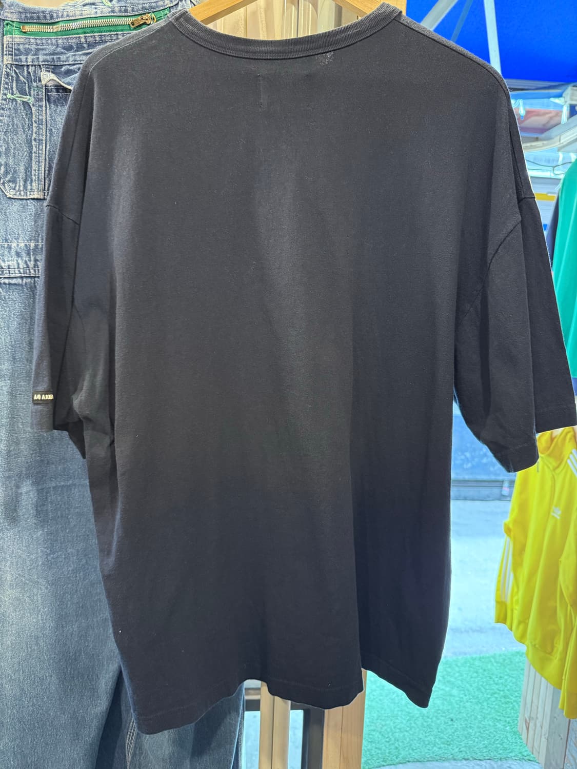 아조바이아조 스티치 로고 블랙 반팔 티셔츠 상품이미지4