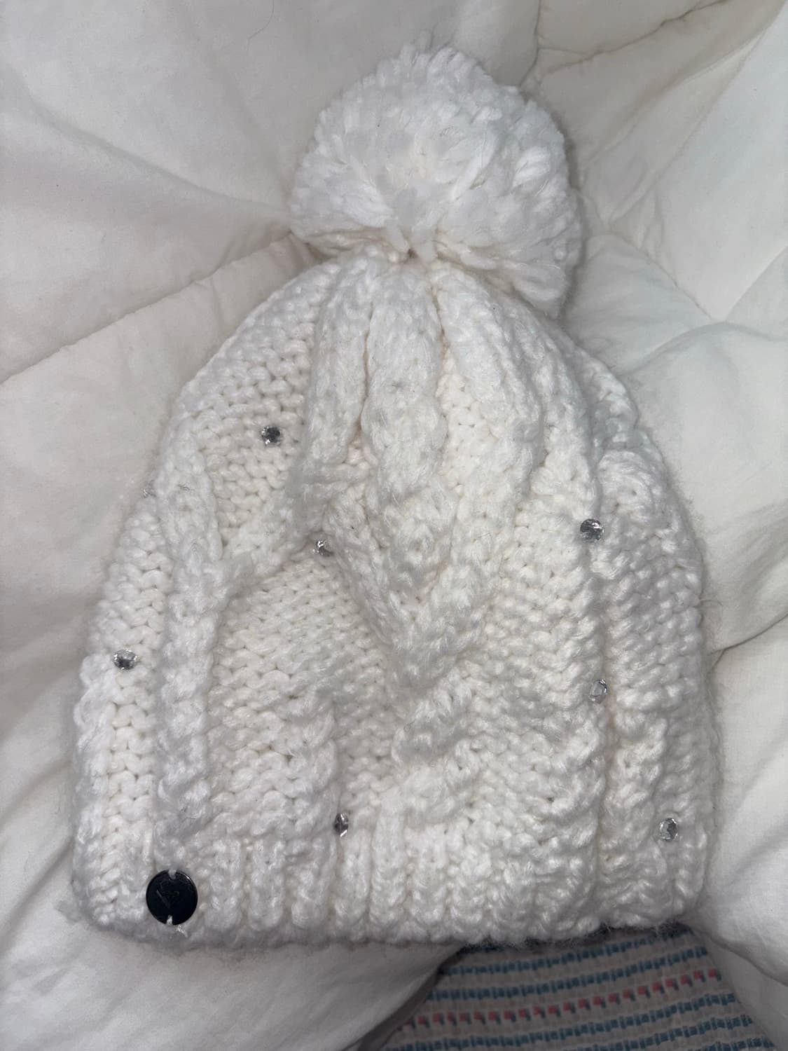 큐빅 폼폼이 꽈배기짜임 니트비니모자 상품이미지1