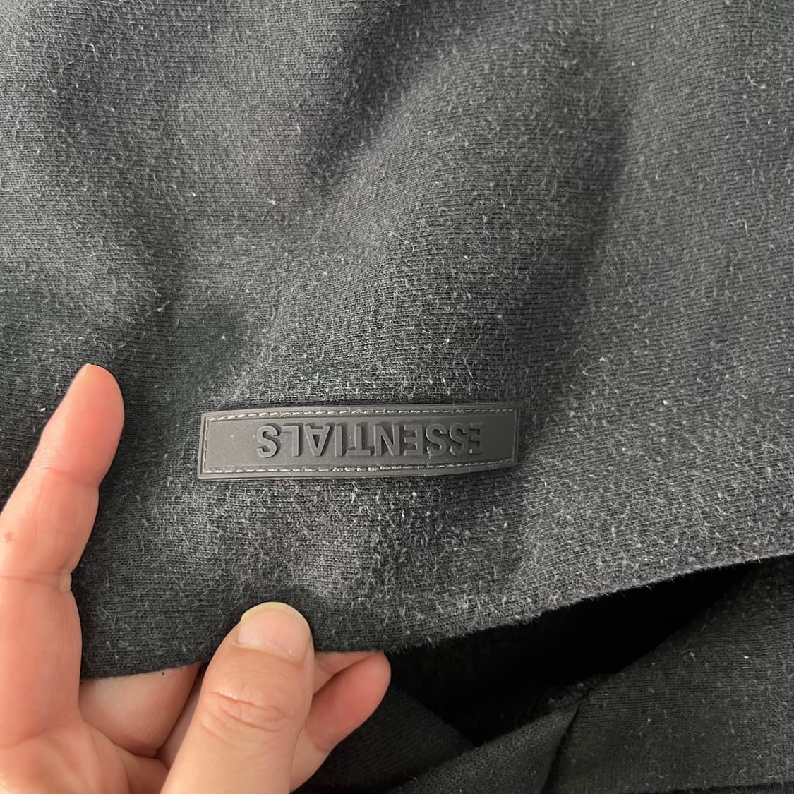 100 피오갓 에센셜 스몰로고 후드티 상품이미지4