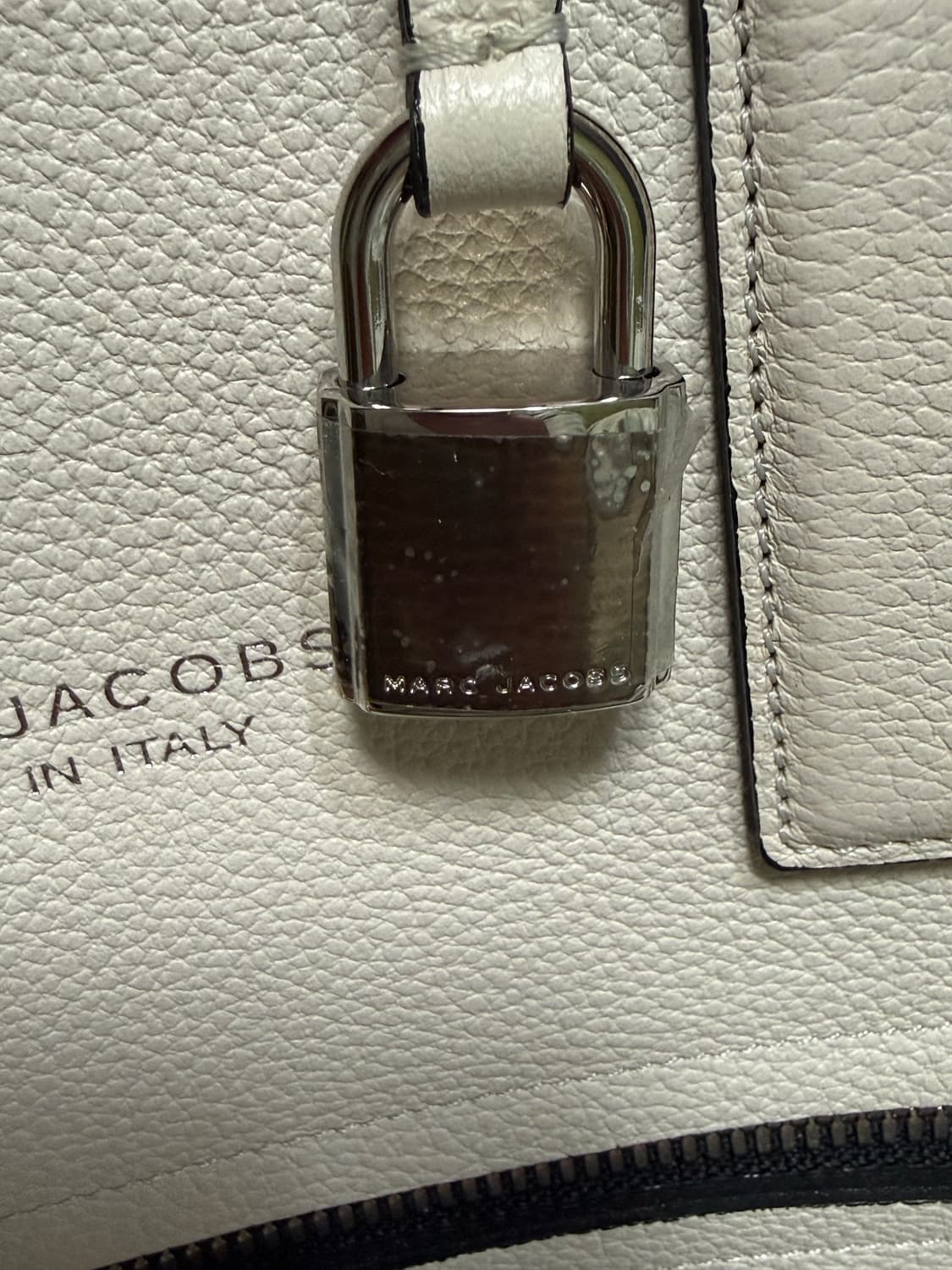 마크제이콥스 인코니토백 상품이미지4