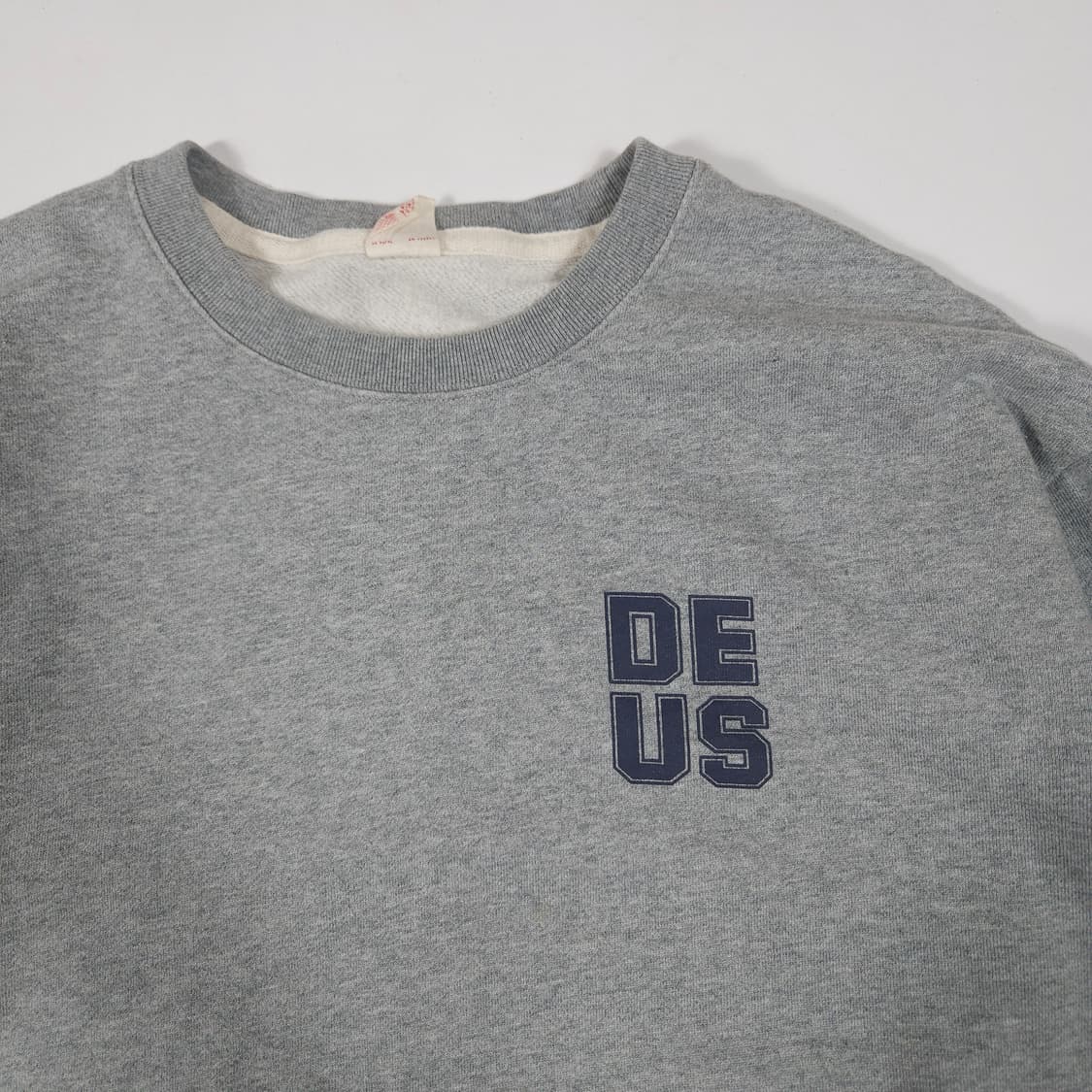 데우스 엑스마키나 그레이 맨투맨  상품이미지3