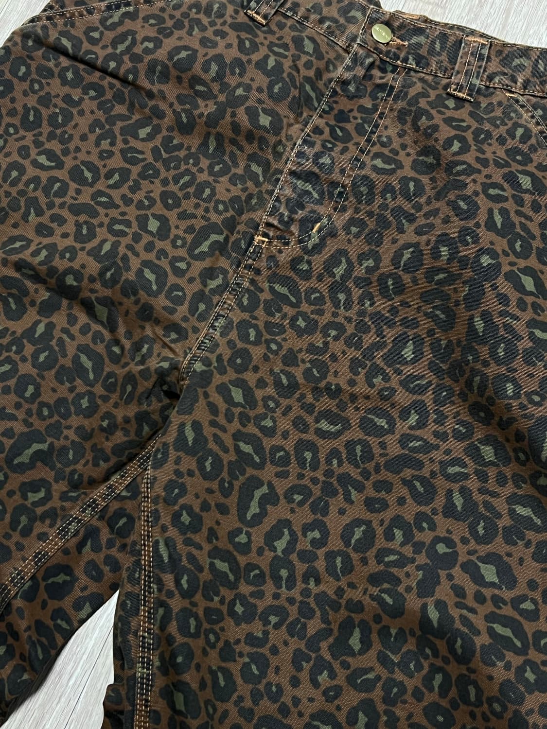 칼하트 wip 레오파드 싱글니 팬츠 M사이즈 판매 상품이미지2