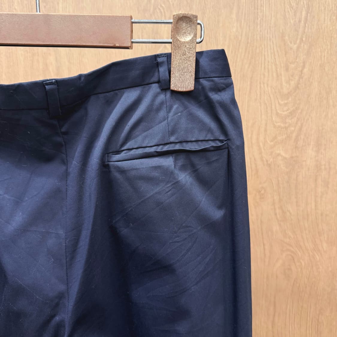 질샌더 슬랙스 히든 클로징 미니멀 디자인 후면 포켓 디테일 네이비 상품이미지6