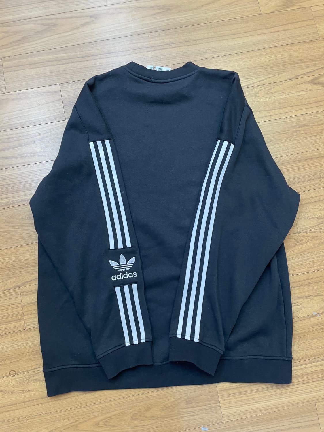 아디다스 TECH CREW 맨투맨 블랙 색상입니다. 2XL 사이즈로, 택 상품이미지2