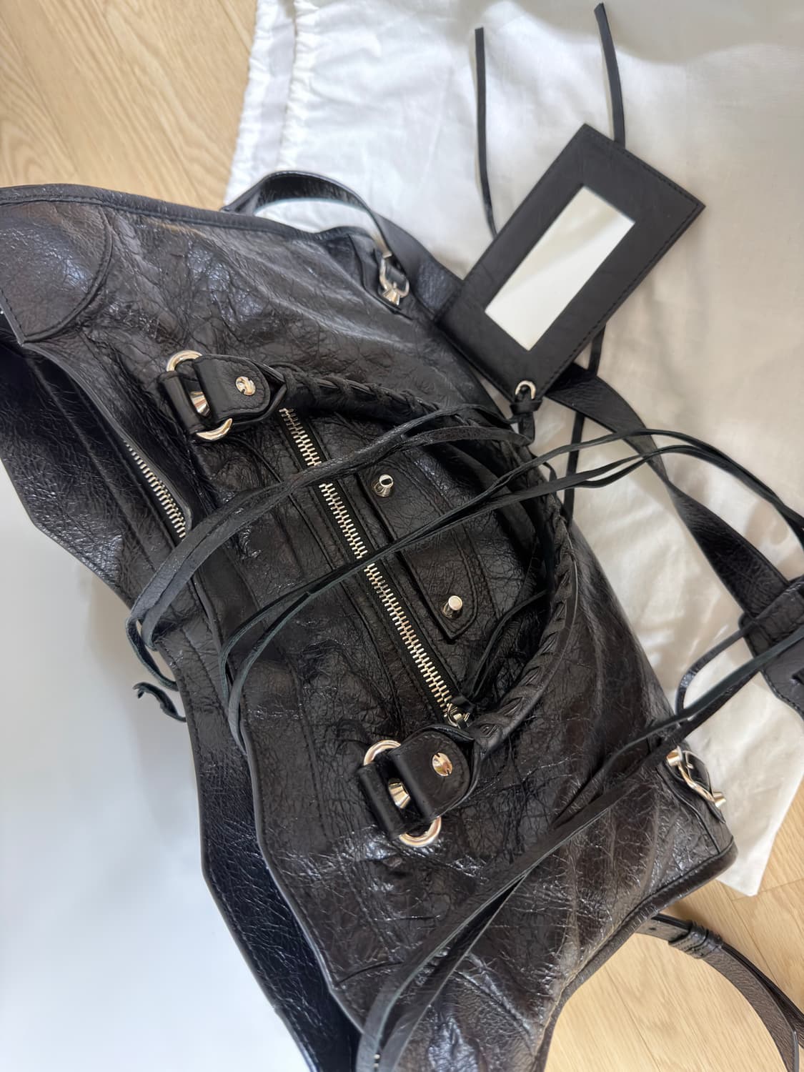 발렌시아가 시티 모터백 미디움  상품이미지1