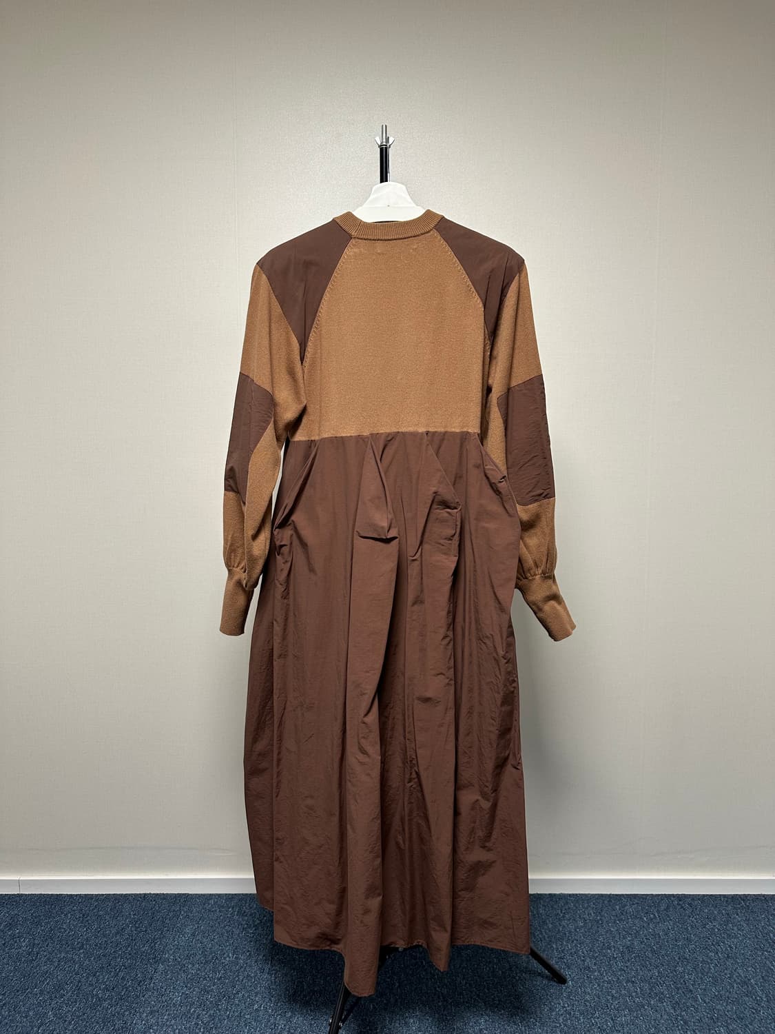 HeRIN.CYE 헤린사이 엘보우 패치 니트 드레스(엔폴드스타일) 상품이미지6