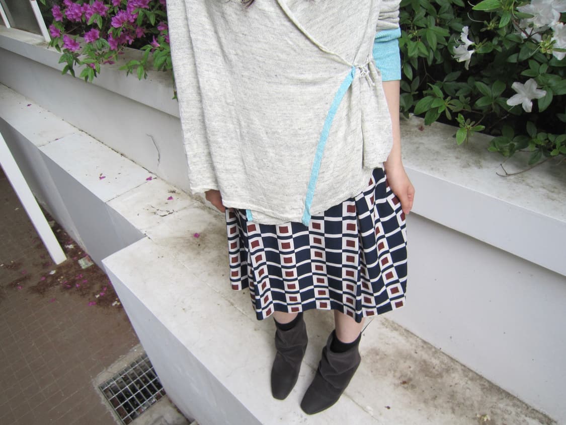 꾸레쥬 미디 스커트 기하학 패턴 허리 패널 디테일 네이비 상품이미지5