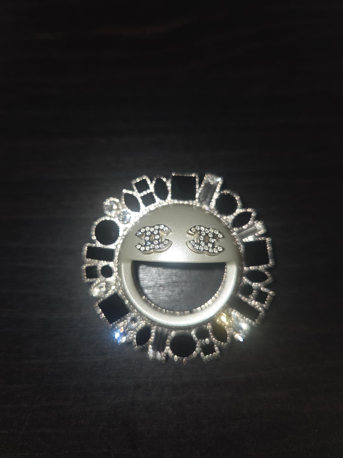 샤넬 무라카미 스마일 브로치 (gd브로치) 상품이미지6