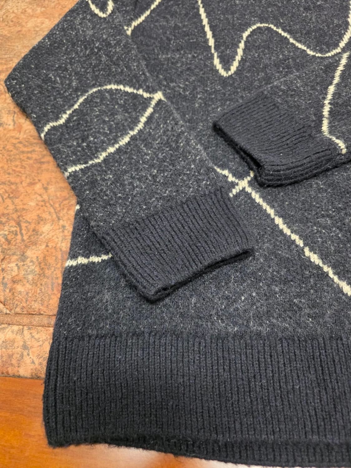 자라 추상 라인 자카드 니트 XL 상품이미지5