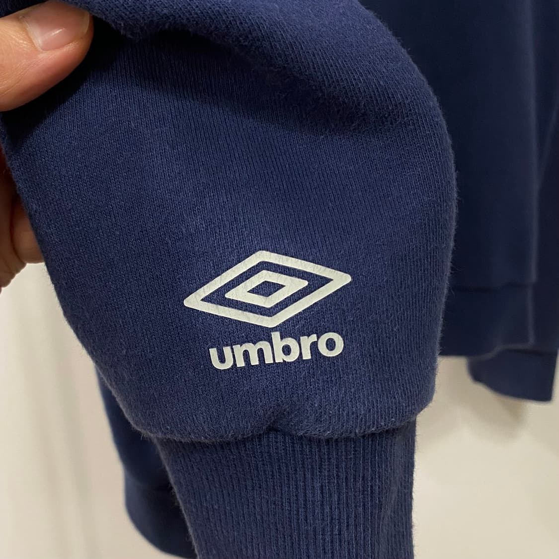 엄브로 아치 로고 맨투맨  상품이미지4