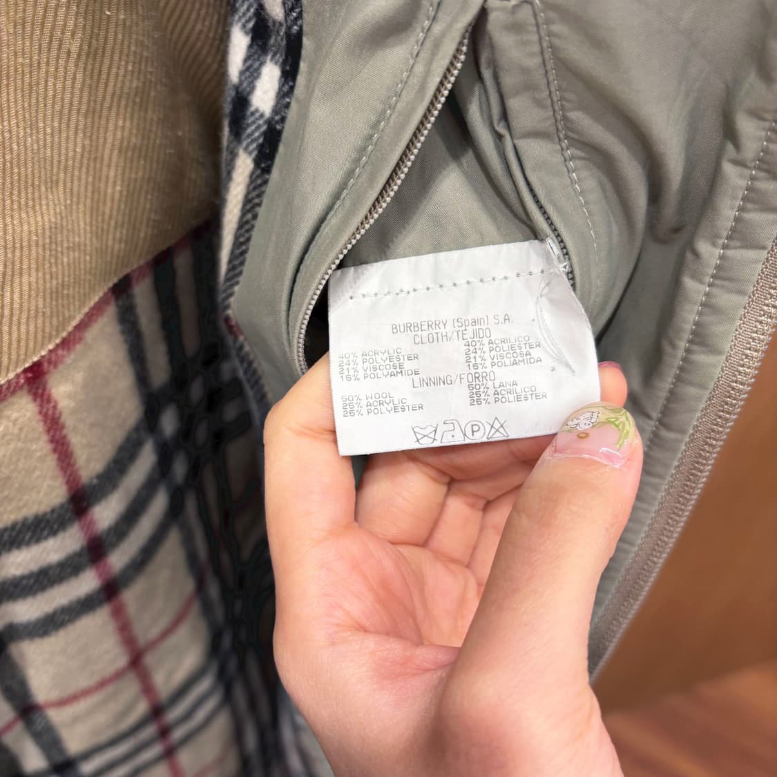 버버리 하이넥 해링턴 윈드 브레이커 자켓 로고 자수 디테일 카키 베이지 상품이미지8