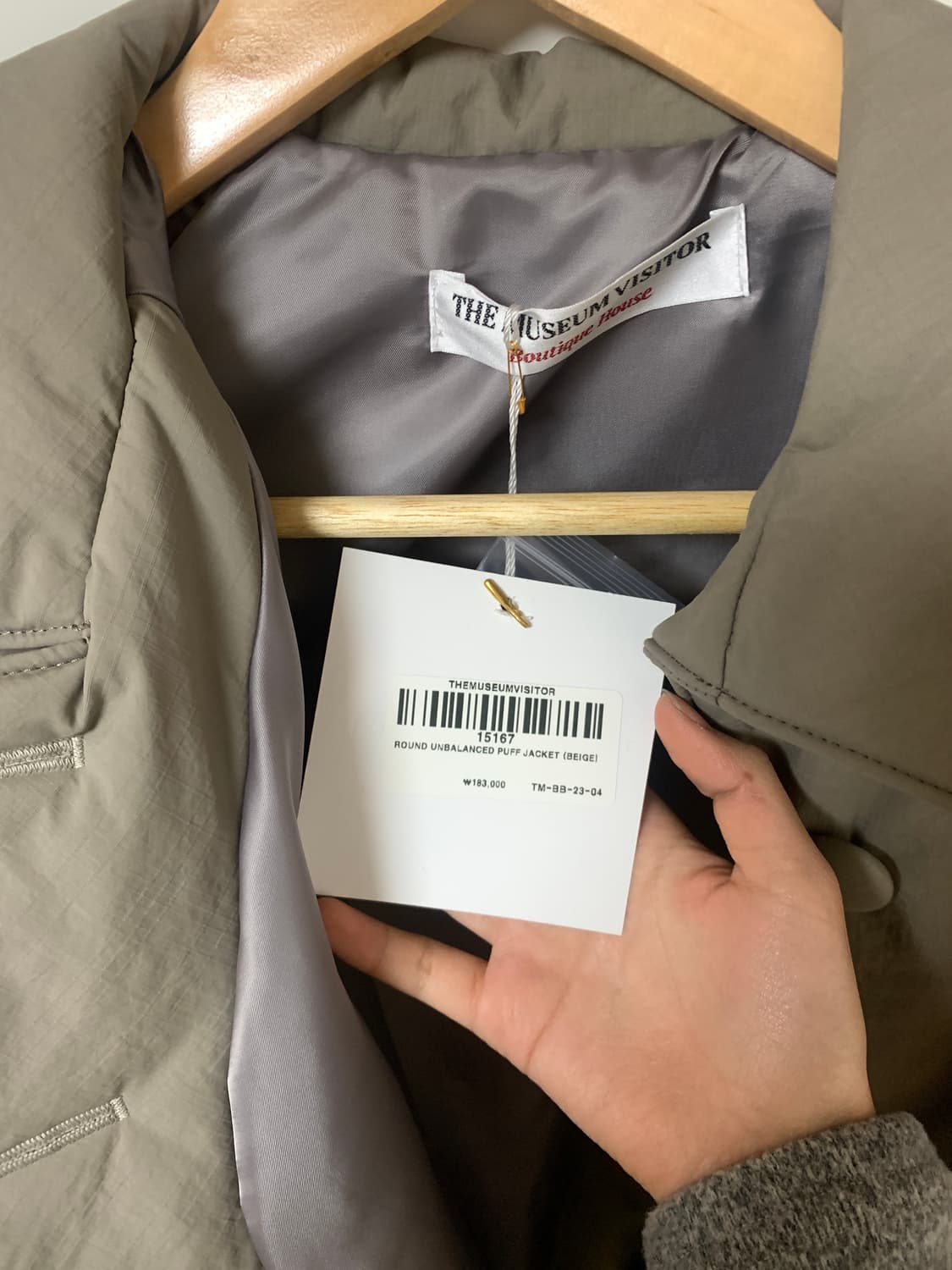 더뮤지엄비지터 언밸런스 퍼프 자켓 베이지 상품이미지2