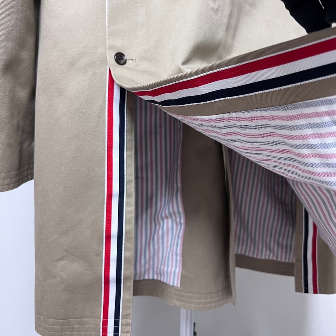[105] 톰브라운 체스터필드 사선 코트 상품이미지5