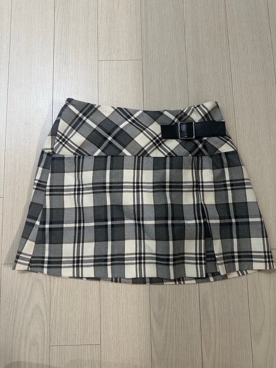 낫유어로즈 Check buckle pleated skirt (grey) 상품이미지3